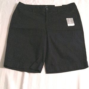 "NWT" St John Bay Bermuda Shorts Size 10P